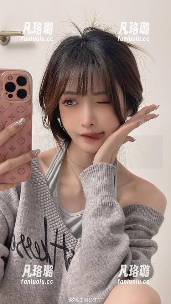 王羽杉 王羽杉白色吊带写真原图,图包收录优雅气质瞬间