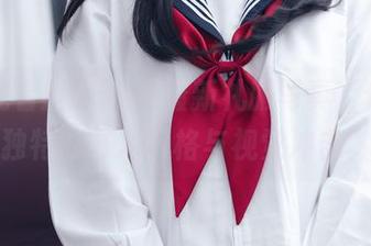快来观看疯猫ss的最新礼服写真，体验她独特的艺术风格与视觉冲击。