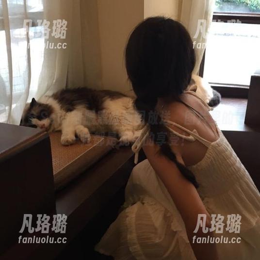 白金Saki制服黑丝原图放送，图片里的每一处都是视觉的享受！