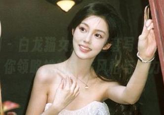 微密圈 – 白龙猫女双人全套写真，原图带你领略她的独特风格与魅力