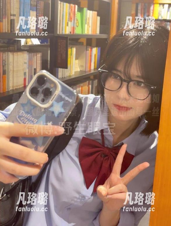 最新眼酱大魔王w海边写真：从未见过如此撩人的海边场景，图片里透出的每一丝魅力！