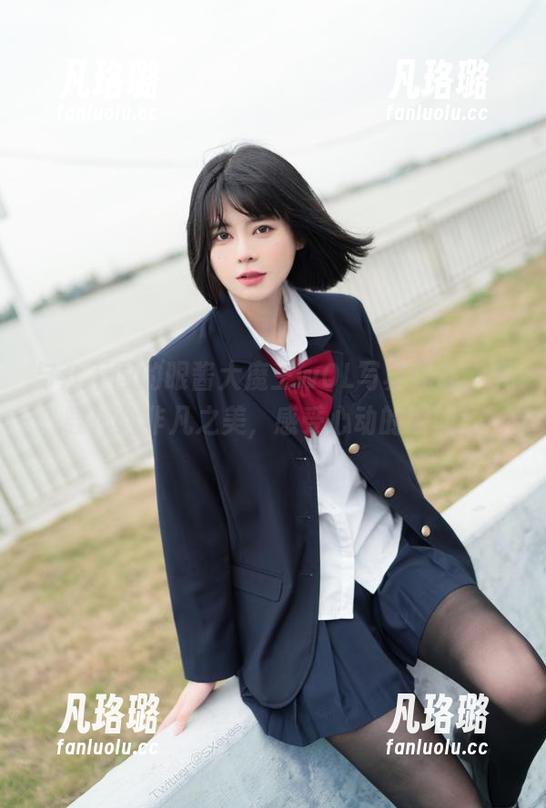 与众不同的眼酱大魔王wOL写真作品，下载体验非凡之美，感受心动的瞬间！