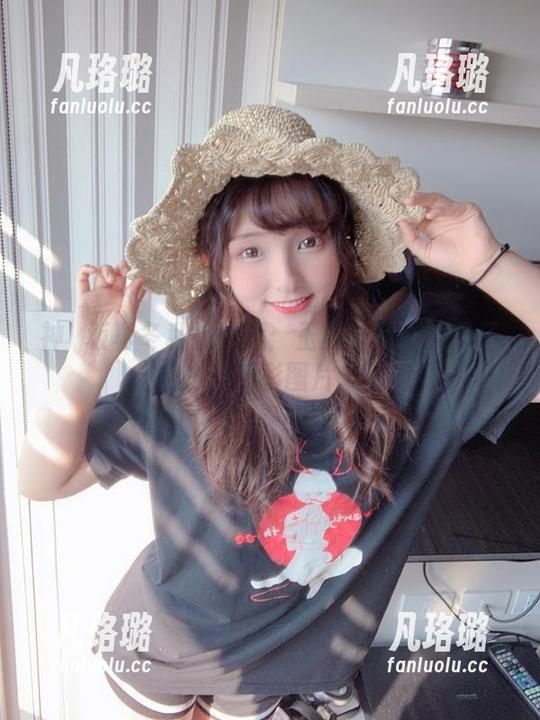 神楽坂真冬私拍珍藏：玉藻前制服的电子相册及精彩图片分享