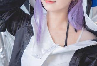 跟随神楽坂真冬的脚步，欣赏婚纱写真套图中的浪漫瞬间