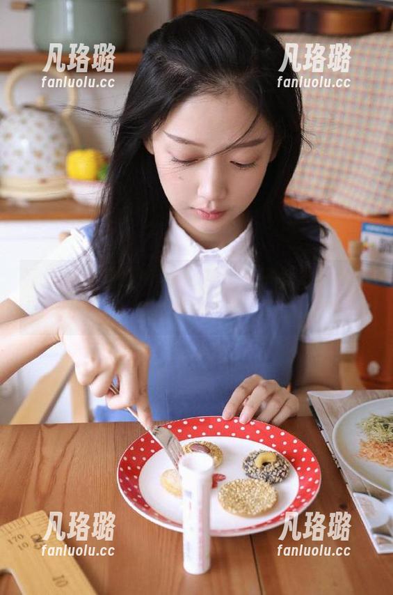 秀人网 - 精选Mieko林美惠子黑丝照片，带你进入她的魅惑世界与精彩人生