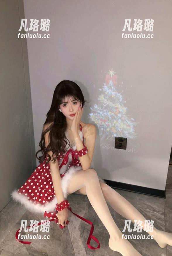 秀人网-e宝小野猫 秀人网 - 精选e宝小野猫泳衣写真作品图包,带你领略她的无限魅力与风情