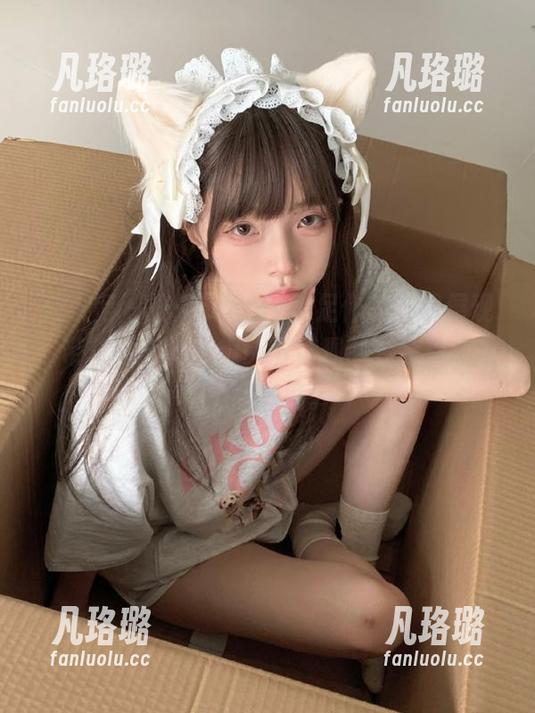 秀人网 - 丹妮Danny美足作品在线展现，带你领略她在镜头下展现的独特魅力与生活态度。