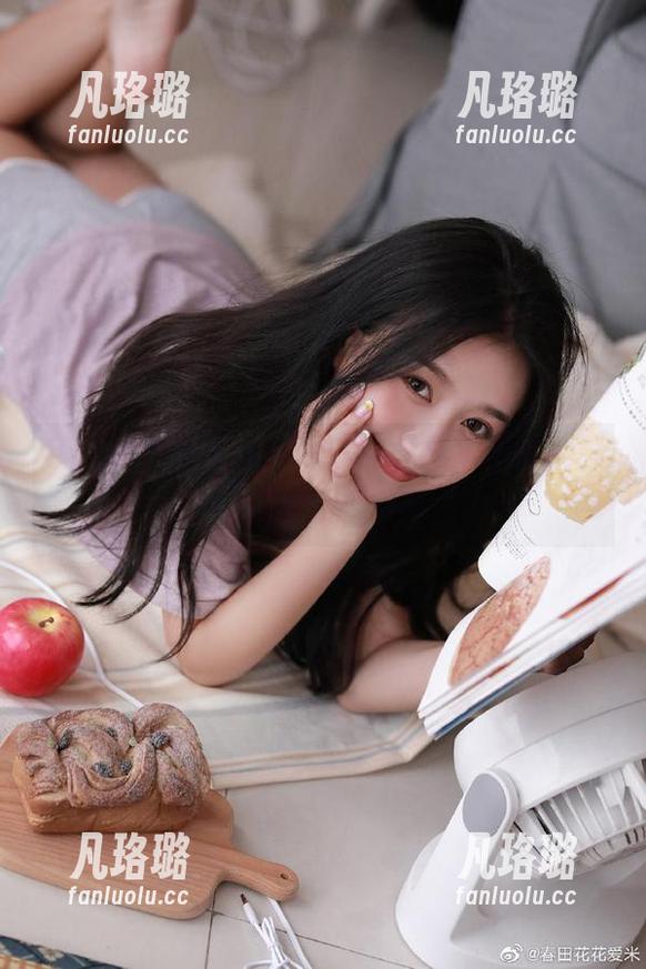 秀人网 - 西装丝足写真集，九千柒柒的独特视觉资源分享