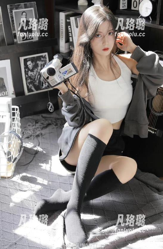 秀人网 - 最新“会飞的小虎牙”写真作品集发布，原图深度解读剧情风格
