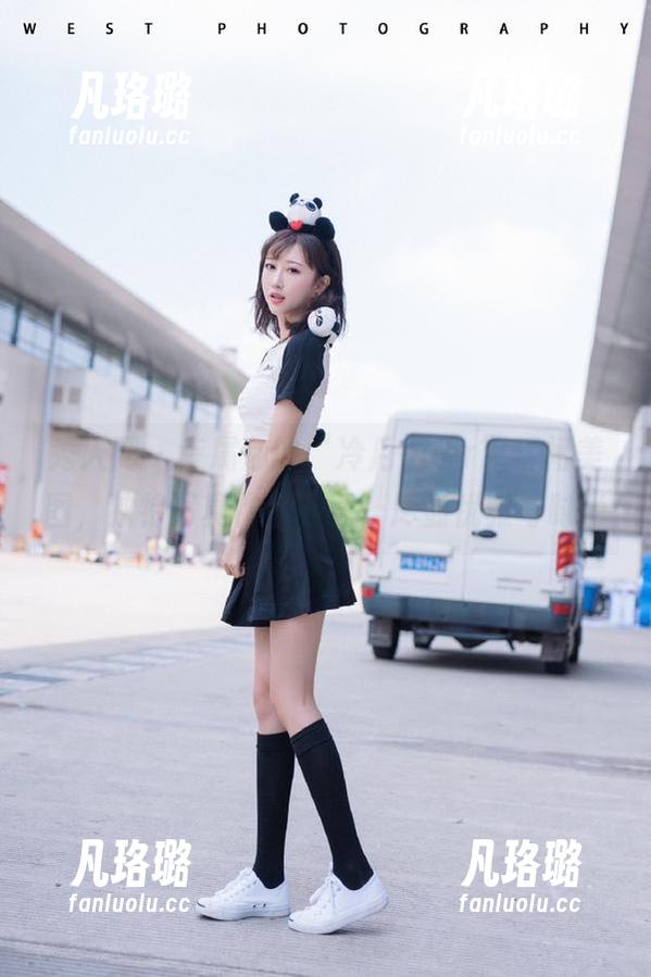 秀人网 - 专属你的“冷月yuer”红裙美图，独特写真作品下载，尽显优雅与时尚