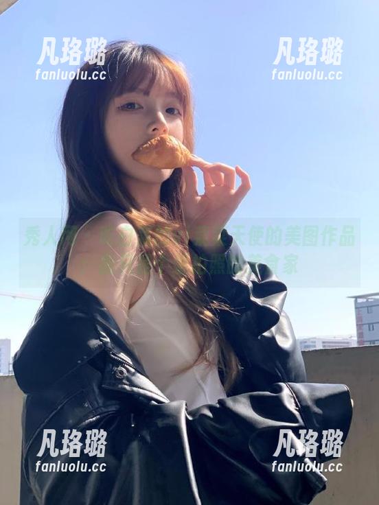 秀人网-吃白菜的vi菜菜 秀人网 - 吃白菜的vi菜菜天使的美图作品:我只是个爱拍照的美食家