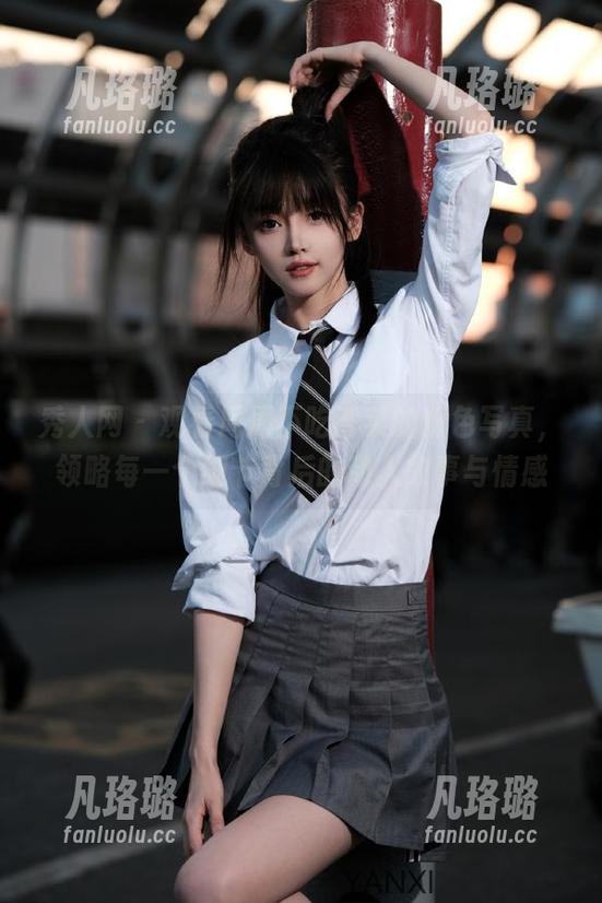 秀人网 - 观看周周不吃香菜的粉色写真，领略每一个细节背后的动人故事与情感