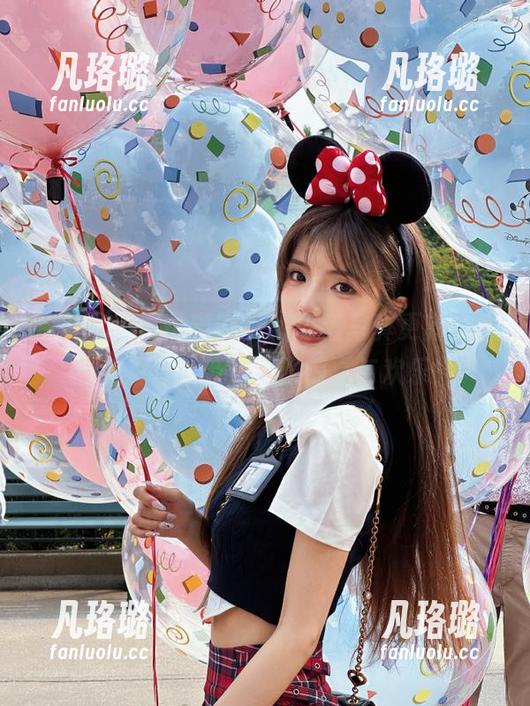 秀人网 - 大琪琪Emily可爱写真更新，最新图片分享带来无限惊喜与欢乐！