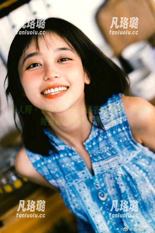 秀人网 - 奈奈Fox绚丽连衣裙图册：探寻她独特风格的华丽合集