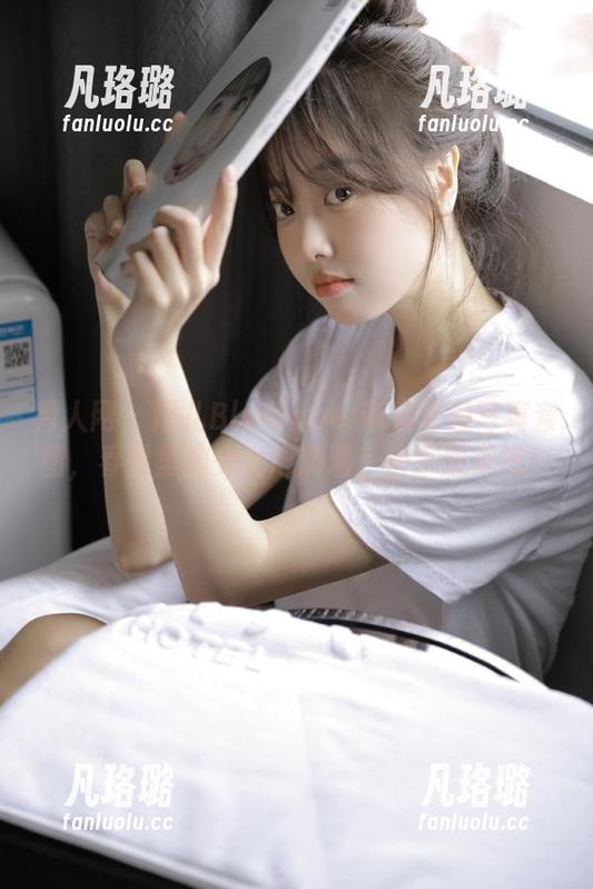 秀人网 - 妮儿Bluelabel带来可爱写真套图，春日里的少女心满满，快来感受吧！