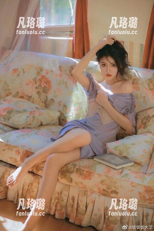 秀人网 - 婠婠么的精致职业装：精选图片记录每一个职场瞬间的美丽