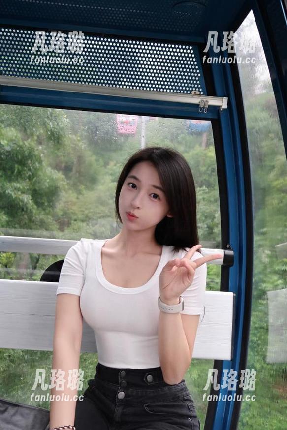 秀人网-小小白思宜 秀人网 - 女神作品分享:小小白思宜在镜头前的无限风情