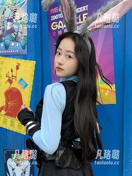 秀人网-心妍小公主 秀人网 - 心妍小公主珍贵灰丝写真合集下载,尽享个性与时尚的完美演绎!