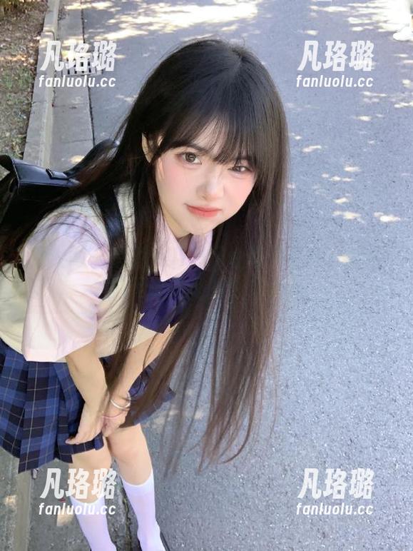 秀人网-悠悠YOYO 秀人网 - 悠悠YOYO天使写真之旅:探索她灵魂深处的艺术合集