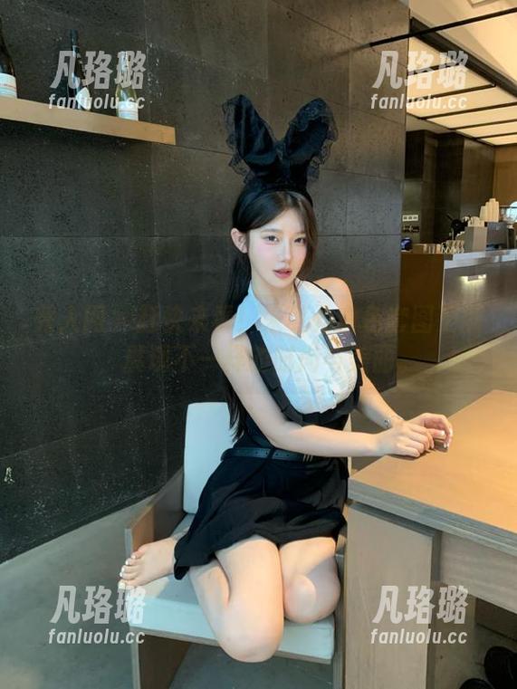 秀人网 - 赶快来看！朱可儿白色套图更新，展现不一样的时尚与美丽。