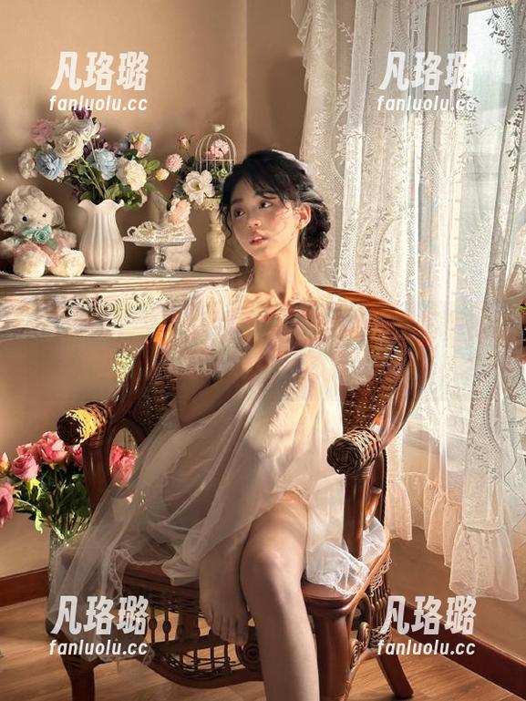 秀人网 - 免费欣赏林幼一的办公室写真图册，捕捉职场女性的独特魅力
