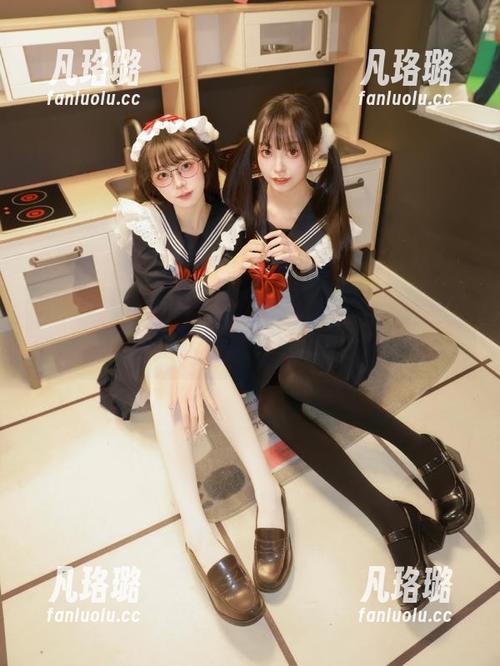 秀人网-林若凡F 秀人网 - 下载原图欣赏:林若凡F为你呈现别致的棉袜写真艺术
