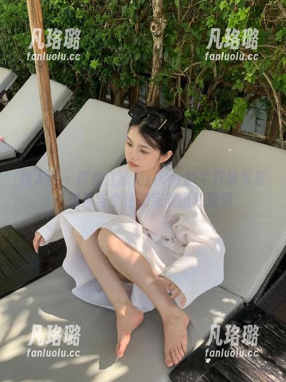 秀人网 - 探索江淑影river的牛仔裤写真：浪漫与个性的完美图片展现