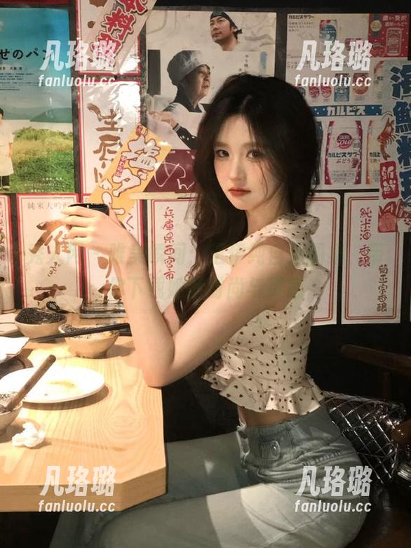 秀人网-王伊纯 秀人网 - 唯美瞬间:王伊纯自拍图集,带你下载她的时尚与灵感