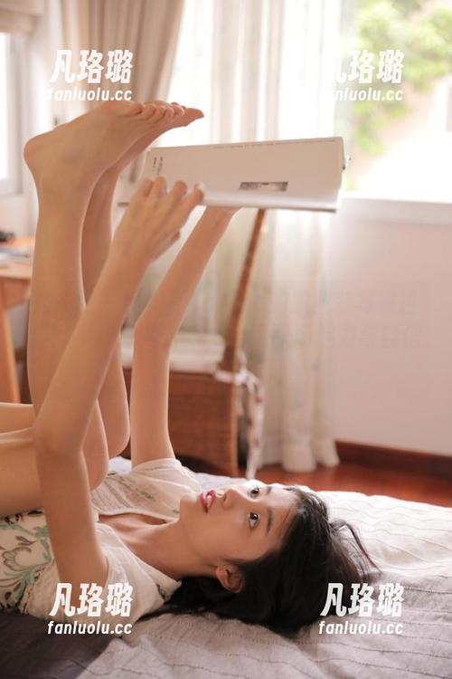 秀人网 - 绮里嘉Carina的职业装写真世界：多样图片合集，展现职场魅力与自信！