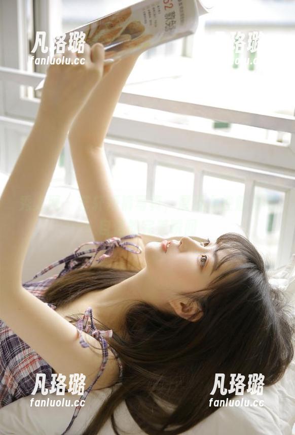 秀人网 - 艺轩短裤写真，展现女性魅力与自信的完美瞬间