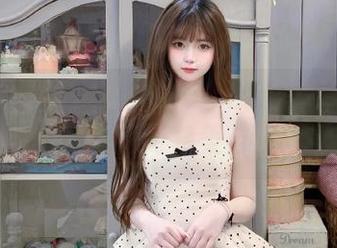 秀人网 – 观看许诺Sabrina的吊带写真原图，感受她如何将美与艺术融合。