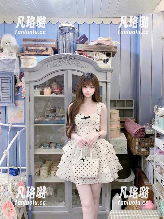秀人网-许诺Sabrina 秀人网 - 观看许诺Sabrina的吊带写真原图,感受她如何将美与艺术融合。