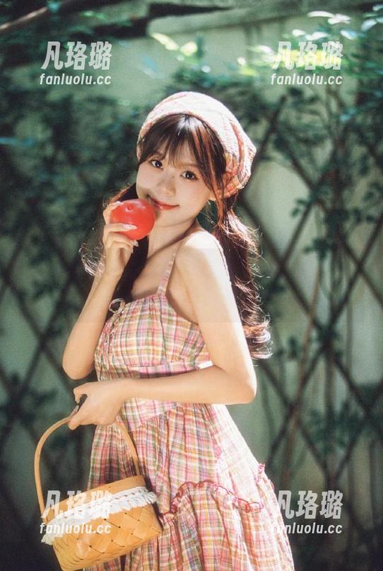 秀人网 - 赵惟依coco婚纱私拍美图作品，尽显女性的柔美与自信