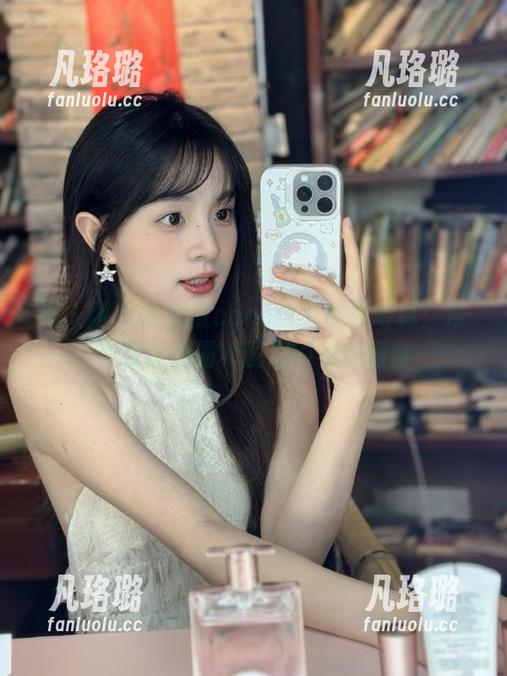 秀人网-赵惟依coco 秀人网 - 赵惟依coco白色系列写真:带你欣赏原图和图册的视觉盛宴