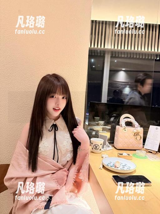 秀人网 - 陆萱萱的天台写真作品，精彩高清下载，不容错过的视觉盛宴