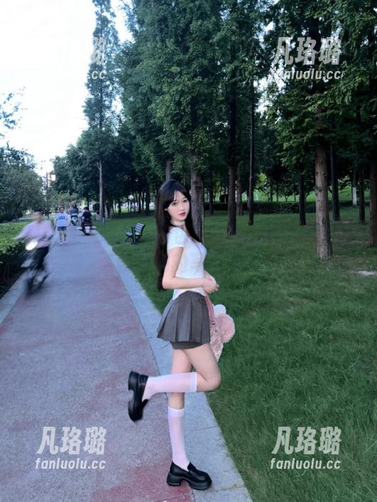 秀人网-陈小喵 秀人网 - 超高清图包:与陈小喵学妹一起畅游她的写真世界