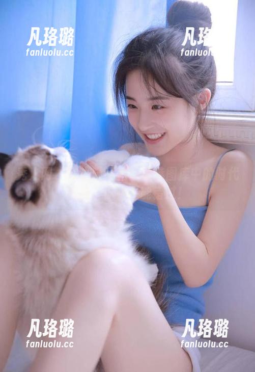 秀人网 - 陈小喵红裙：精选图库中的时代风尚，你绝不能错过！