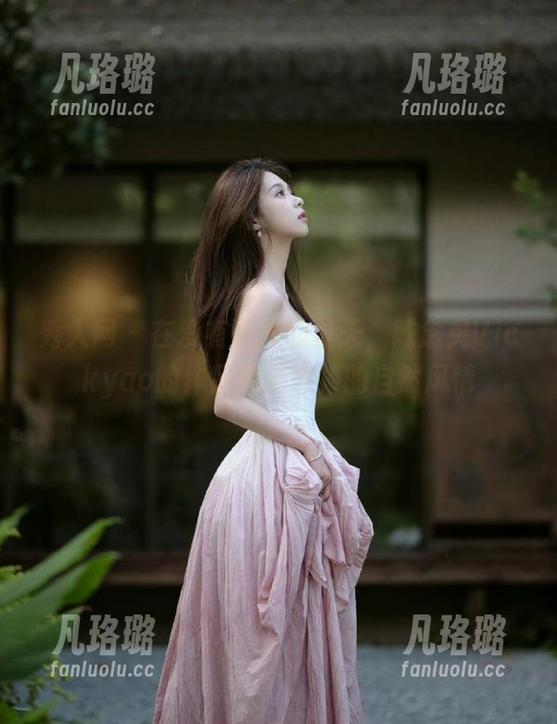 秀人网 - 在没有圣光的夏天，陈念灵Vickyao的作品展现独特的自然风情