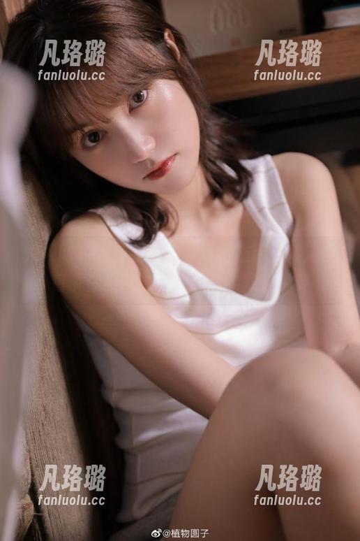 秀人网 - “麦田毛衣”写真推荐：精选图包带你领略唯美与舒适的双重享受