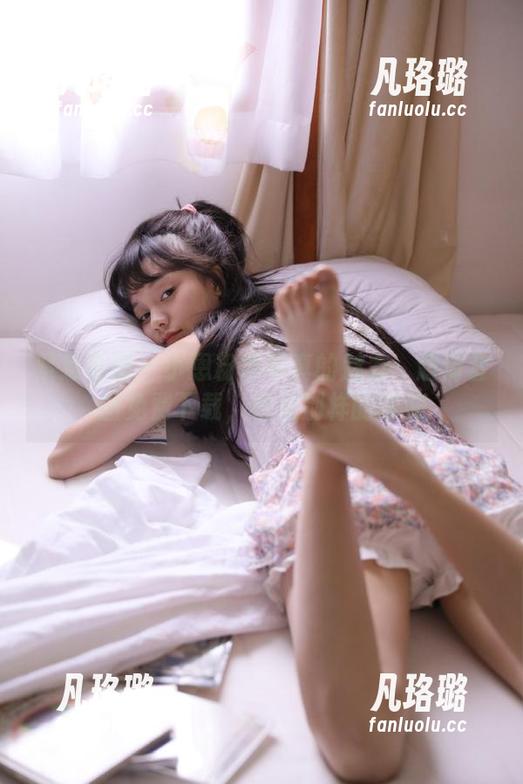 紧急企划 - 小恩粉色写真的魅力：超清套图免费下载，感受别样的唯美