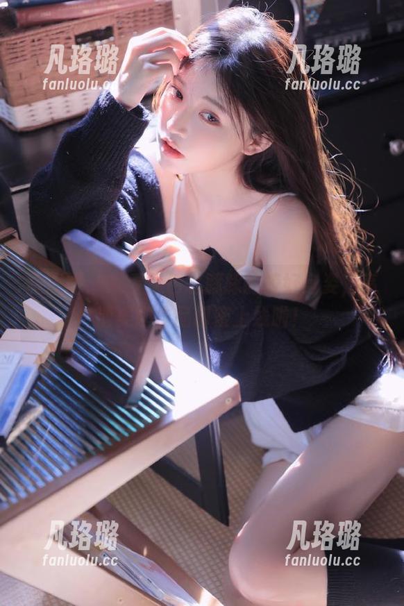 紫色哒豚豚 微密圈 - 观看紫色哒豚豚的姣好身姿,高清美腿作品甜蜜上线啦!