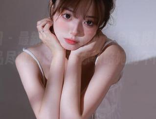 微密圈 – 最新图包更新！紫色哒豚豚的清纯作品尽收眼底，带你领略她的不同面貌！