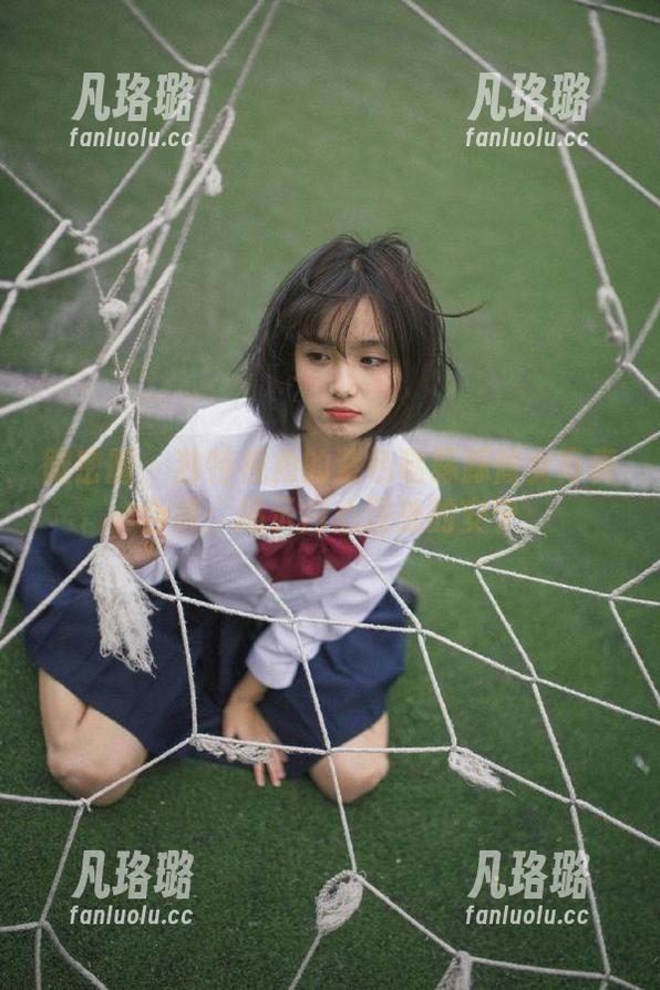 紫色哒豚豚 微密圈 - 独特视角的紫色哒豚豚修女写真合集:揭示内心深处的安宁