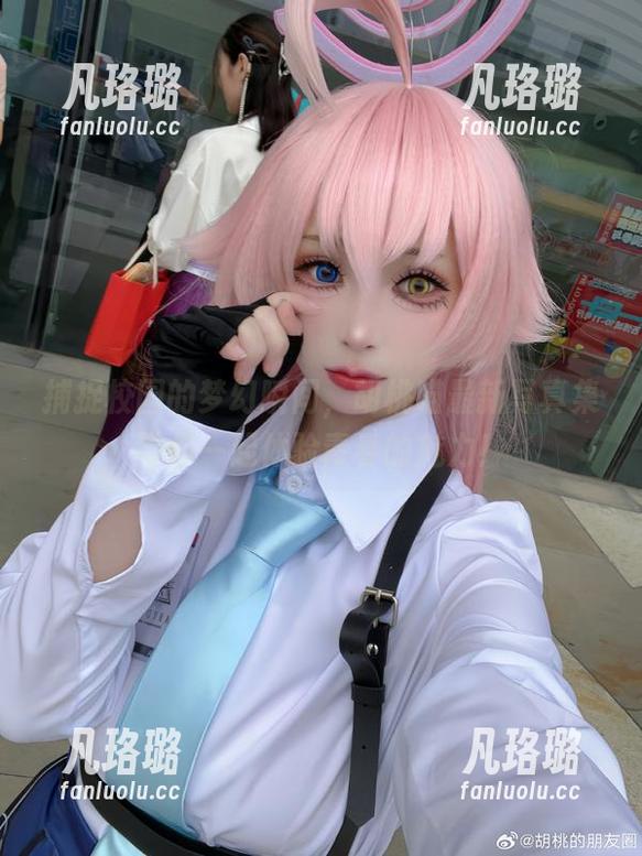 捕捉校园的梦幻瞬间，胡桃喵最新写真集带你一起体验青春的魅力！