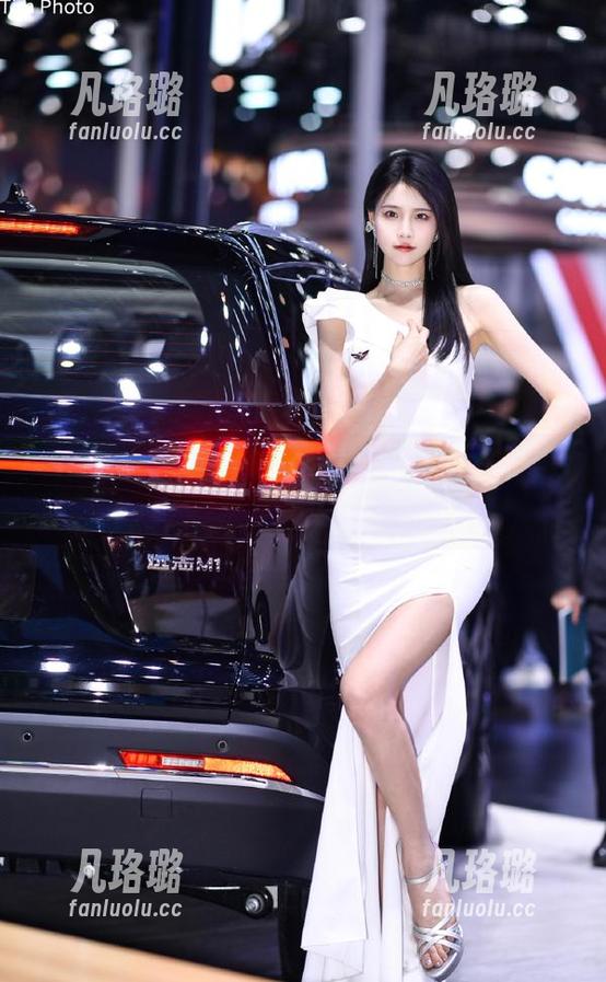 花漾show-心妍小公主 花漾show - 心妍小公主的奶牛全套写真,让你情绪大翻转,快来下载解锁欢乐!