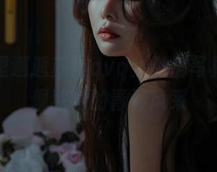 在校园里邂逅苏嫣qvq：私房写真合集展现独特的青春风采