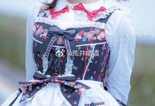 探索白衬衫的设计魔力：荒井喵喵的免费资源值得收藏！
