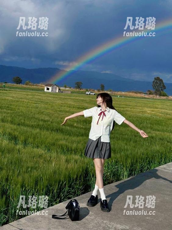 蜜桃社 - 全套网袜写真，伊琳作品中的时尚与个性碰撞