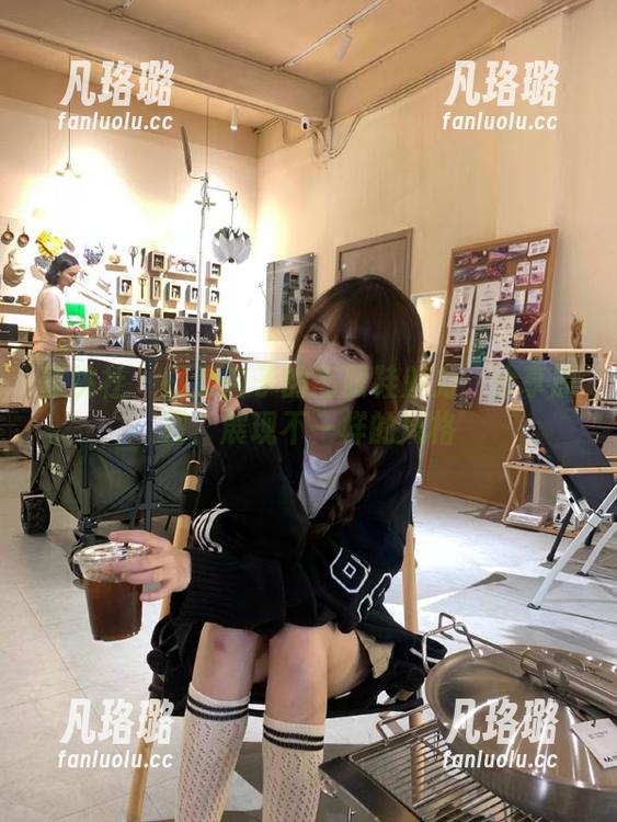 蜜桃社-杏子 蜜桃社 - 探索杏子的高跟鞋魅力:分享原图,展现不一样的风格
