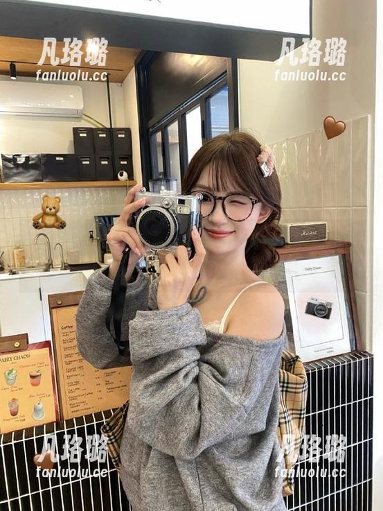 蜜桃社 - 露西Lucy网袜写真：那些你未曾发现的美图小秘密！